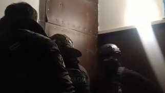 Polis oğurluq edənləri amansızlıqla saxladı - VİDEO
