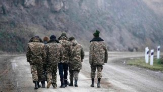 Azərbaycanın qaytardığı 32 erməni ailələrinə VERİLMƏDİ- Yaxınları ilə polislər arasında dava 