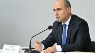 
“Oturub uşaqlara normal dərslik yazmaq lazımdır” - Nazir