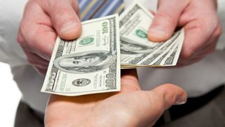 
Qonşumuzda dollar tarixi rekordu yenilədi