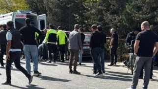 
Sürücü sükan arxasında öldü, avtomobil qəzaya düşdü