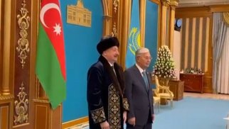 İlham Əliyev Qazaxıstanın milli geyimində - VİDEO
