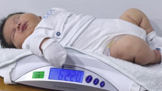 6 kilodan çox doğulan körpə gündəm oldu - VİDEO