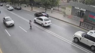 
Bakıda piyadaların vurulduğu dəhşətli qəzalar - Anbaan görüntülər