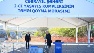 
İlham Əliyev Cəbrayıl şəhərində ikinci və üçüncü yaşayış komplekslərinin təməlini qoyub - FOTO
