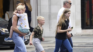 
70 yaşlı aktyor səkkizinci dəfə ata oldu