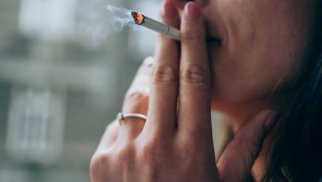 
İş yerində siqaret çəkənlər CƏRİMƏLƏNƏCƏK