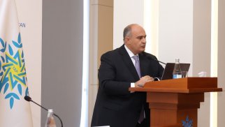 
BSU-nun rektoru YAP-ın gənc fəalları ilə görüş keçirib