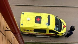 
5 yaşlı qızını öldürüb, divanda gizlətdi