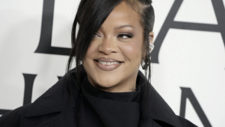 Üçüncü uşaqdan sonra ilk dəfə qırmızı xalıda - FOTOlar