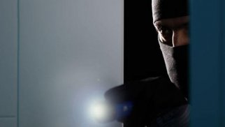 
Tragikomik hadisə: Oğru hadisə yerində yatıb qaldı