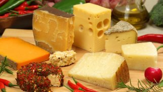 
Parmesan pendiri əslində nədən hazırlanır? - şoka düşəcəksiniz