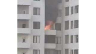 
Bakıda çoxmərtəbəli binada yanğın söndürülüb - YENİLƏNİB - VİDEO