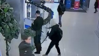 
Moskvada 16 yaşlı azərbaycanlı 3 nəfəri bıçaqlayıb? - VİDEO