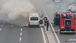 Heydər Əliyev prospektində maşın yandı - FOTO - YENİLƏNİB