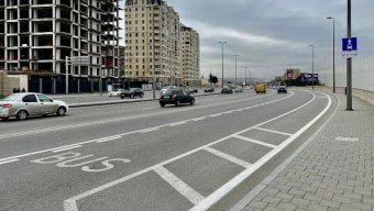 
Avtobus dayanacağında və ikinci zolaqda saxlamayın!