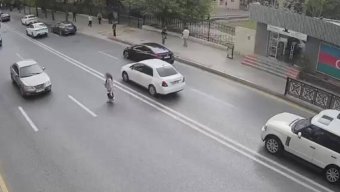 
Bakıda piyadaların vurulduğu dəhşətli qəzalar - Anbaan görüntülər