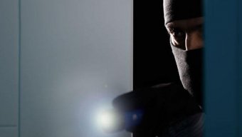 
Tragikomik hadisə: Oğru hadisə yerində yatıb qaldı