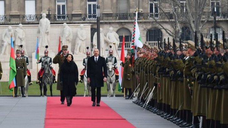 Budapeştdə Prezident İlham Əliyevin rəsmi qarşılanma mərasimi olub - FOTO